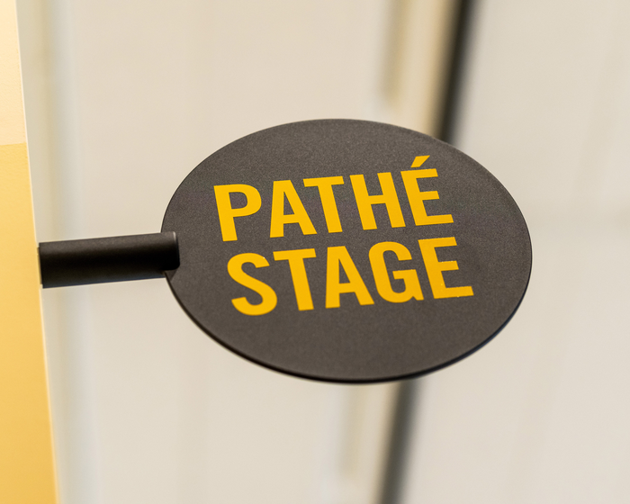 Bordje met de tekst Pathé Stage op het hoofdkantoor van Pathé